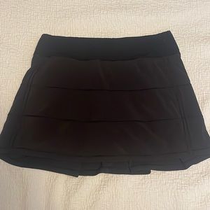 Lululemon size 6 Tall black pace rival mid rise skirt.